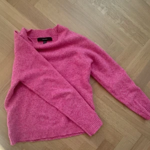 Rosa stickad vero moda tröja - Jag säljer denna tröjan för den kommer inte till användning. Den är lite nopprig men det är inget som syns.
