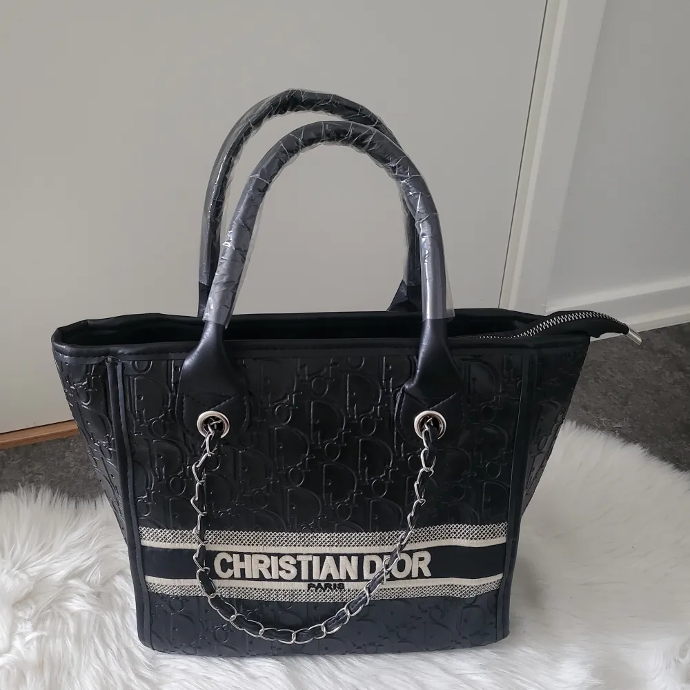 Helt ny Christian dior handväska.  A-kopi. Väskor.