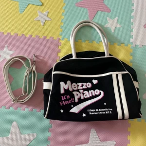 Mezzo piano väska - köp ej om du inte är Lily !