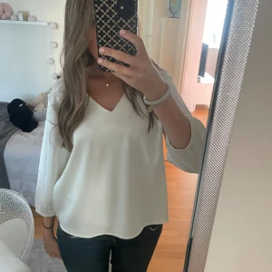 Vit blus  - Vit blus från Anna Field, helt oanvänd! (Inga defekter) 