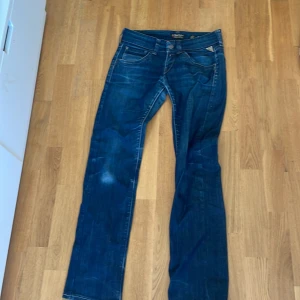 Replay jeans  - Mörkblå replay jeans, storlek w27 och low waist 🙌🏼