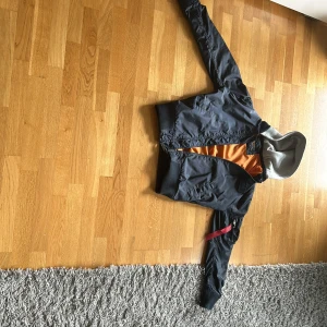 Jacka - Säljer min alpha industris jacka då den är för liten för mig den är i bra skick. Ge gärna bud