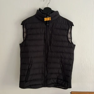 Parajumper väst - Säljer nu min väst då den ej passar hör av er vid funderingar