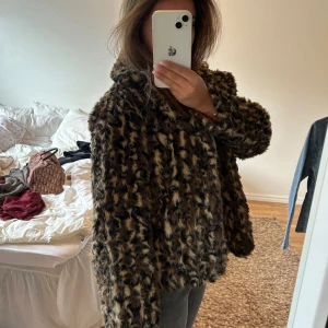 Lurvig jacka  - Jacka aldrig använd 🥰
