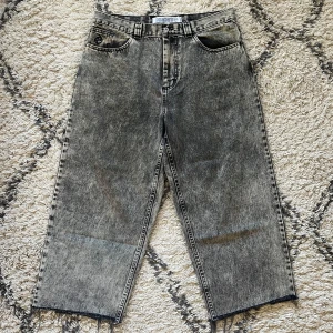 Gråa Bigboys⛰ - As coola gråa bigboys! Helt nya bara att dem är klippta✂️