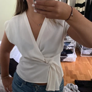 Zara blus - Säljer denna snygga topp från zara