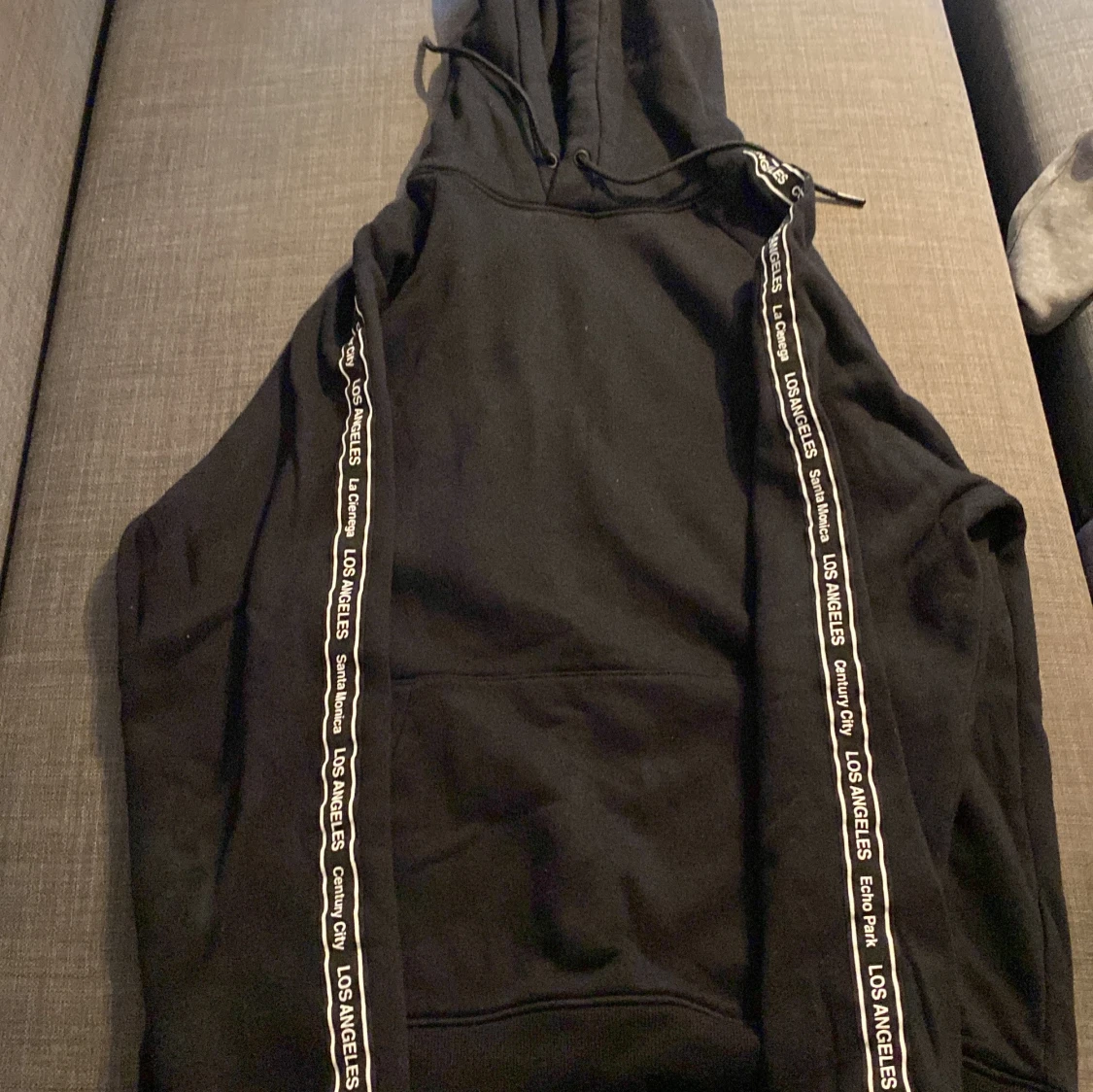 Svart hoodie med Los Angeles-band