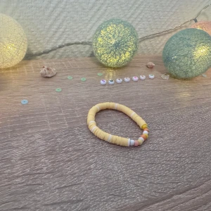 Armband  - Fint själv gjort armband från LoveSmycken 💗 Väldig bra hållbarhet och sitter fint Frågor? Ställ på 💗🌷