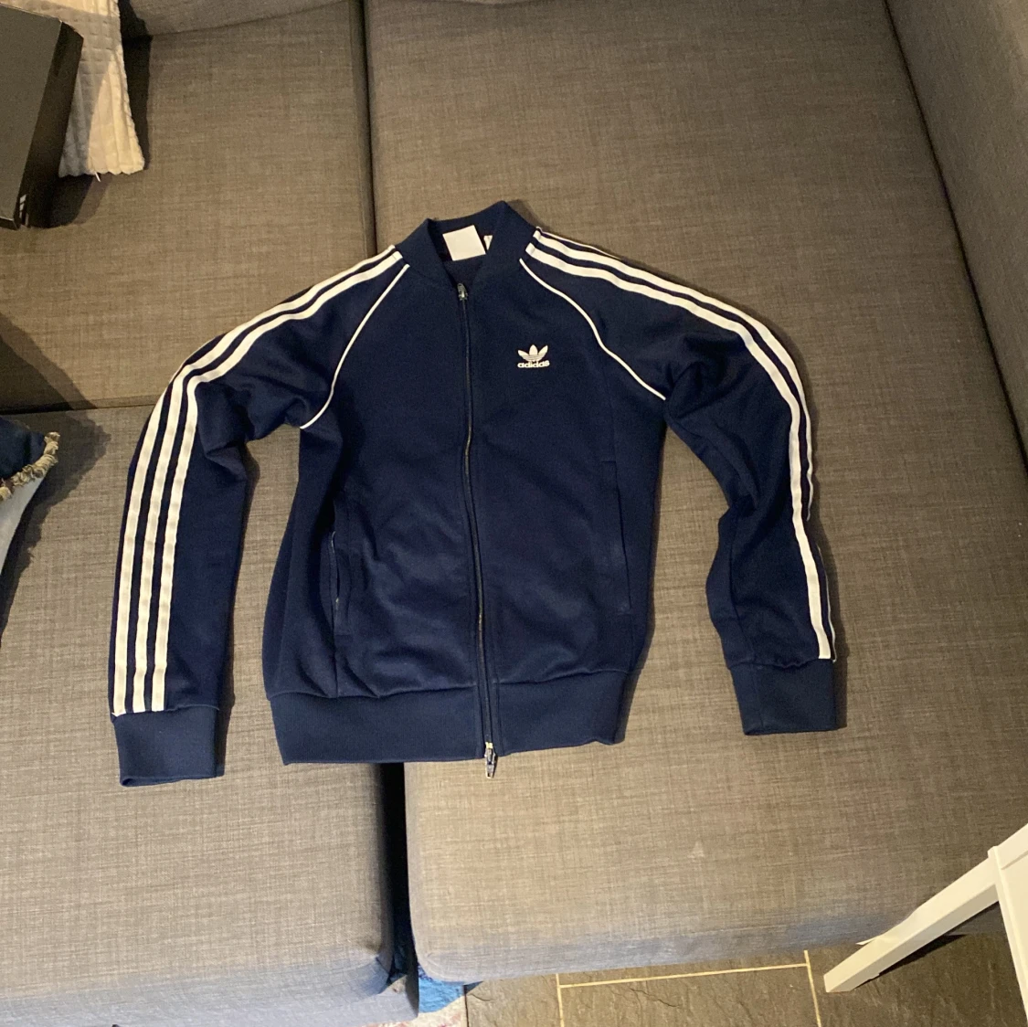 Blå träningsjacka från Adidas