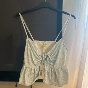 Topp - Blå sommartopp, aldrig använd (prislapp kvar)