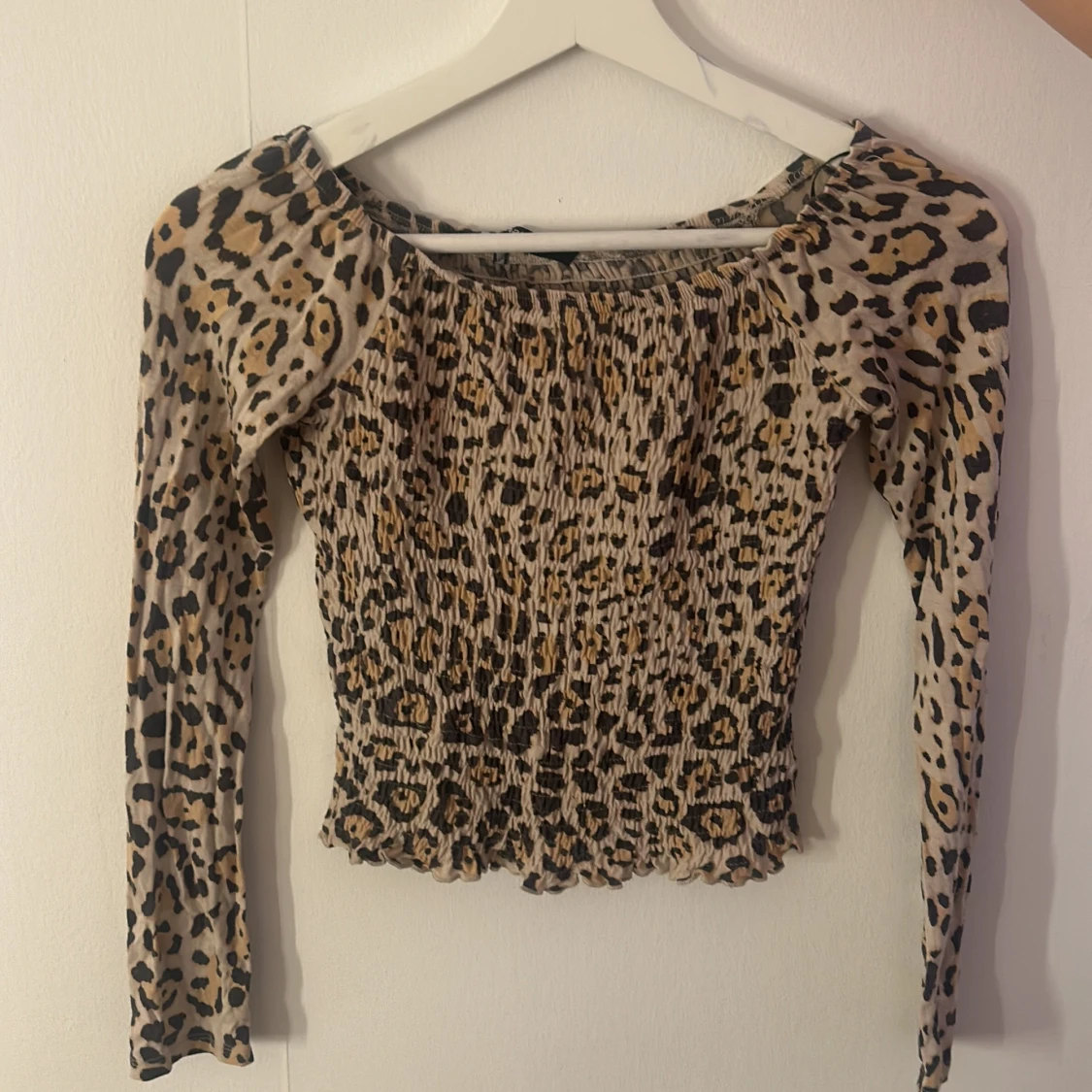 Leopardmönstrad topp från Gina Tricot