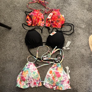Bikini  - Helt nya bikini överdelar från bikbok. Den svarta är endast provad på. En för 49kr eller alla tre för 147kr.