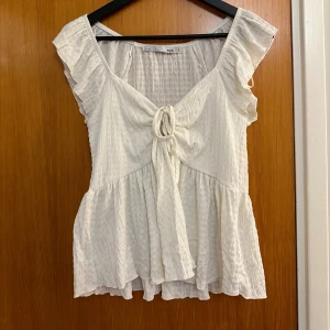 157 toppar - Super fint Aldrig använda topparna från 157 lager Pm för mer bilder på  100 st 