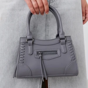 Gina väska - Hej! Säljer denna väskan från Gina då den inte kommer till användning längre. Den är använd fåtal gånger och i perfekt skick. Nypris 399kr.