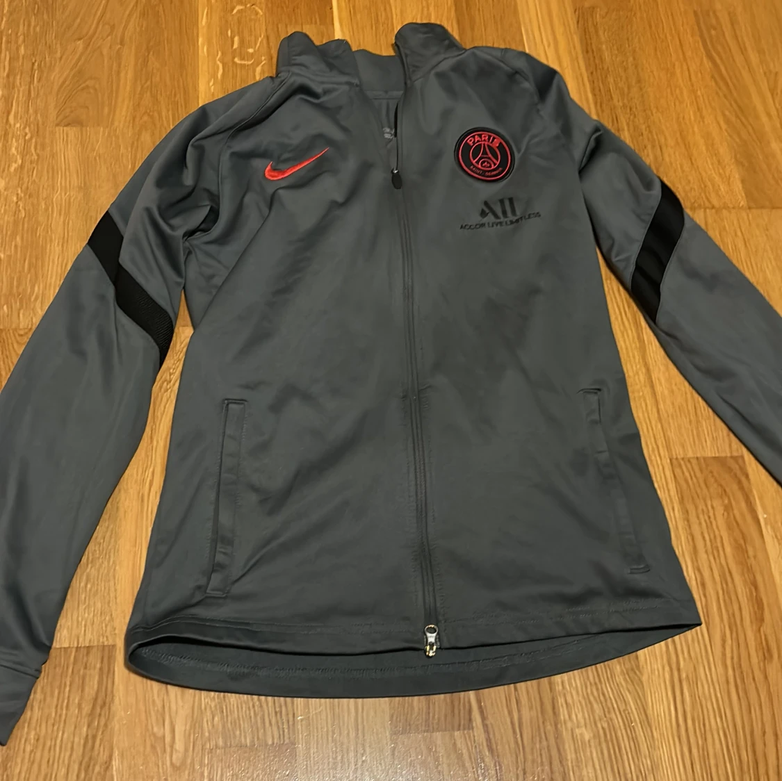 Grå träningsset från Nike - 90