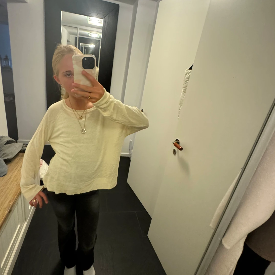 En jättefin tunn stickad tröja från zara i storlek s❤️❤️ - 90