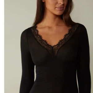 Tröja - Säljer min intimissmi tröja som jag inte använder längre! Tröjan är använd ett fåtal gånger 