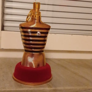 Jean Paul Gualtier Le male elixir - Säljer en Jean Paul Gualtier. Byter bara om det Valentino coral fantasy 100 ml.