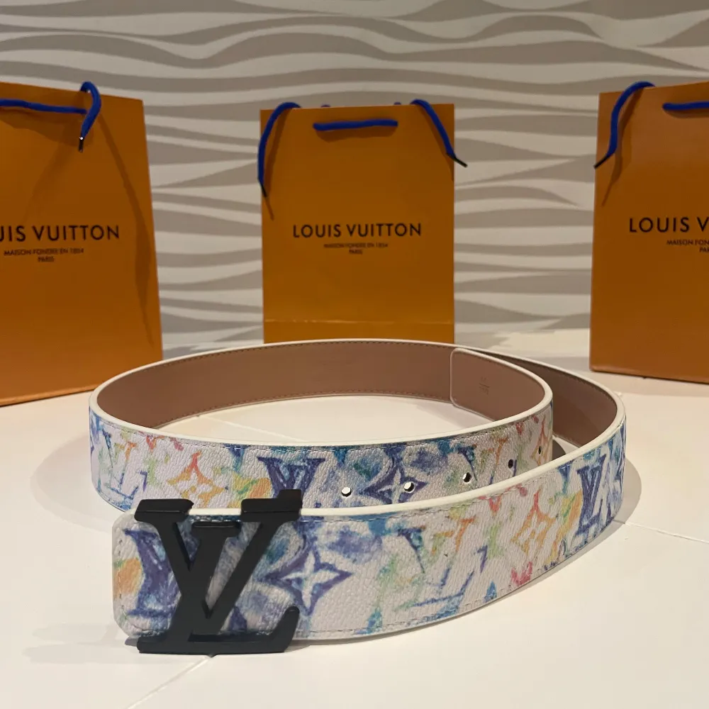 LOUIS VUITTON BÄLTEN, LV PACKETET MEDFÖLJER! Har du några frågor hör gärna av dig.. Accessoarer.