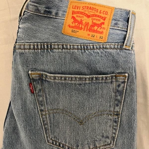 Levi’S 501 - Säljer dessa eftersom de är försmå och inte min stil längre.   Skick: 9/10 Storlek: W32 L32