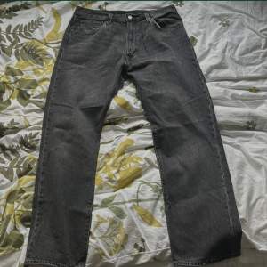 Svarta 551 jeans från Levi's. Helt oanvända