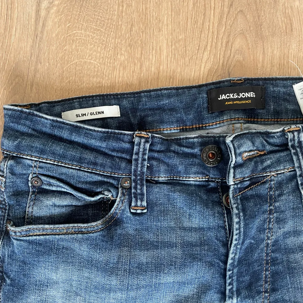 Fräscha Jack and Jones jeans  Slim fit Glenn hör av er vid frågor . Jeans & Byxor.