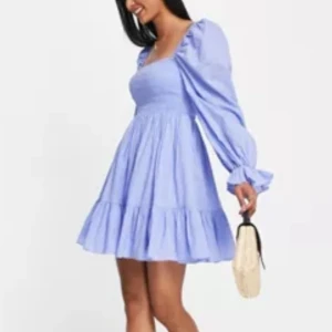 Ljusblå klänning från Other Stories💙 - Perfekt ljusblå sommar klänning från & Other Stories💙Säljer då jag aldrig använde den, tag finns kvar! 💕