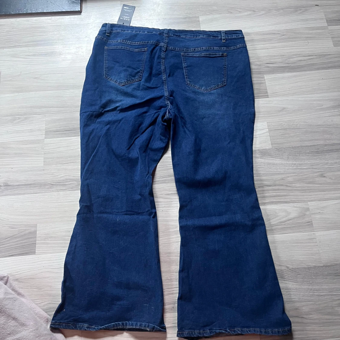 Blå bootcut jeans från Shein  - 3