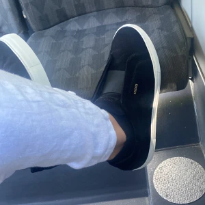 Helt nya Axel Arigato - Helt nya axel arigatos skor som är använda bra 1 gång då var dom små för mig. Riktig fina skor. Storlek 43.