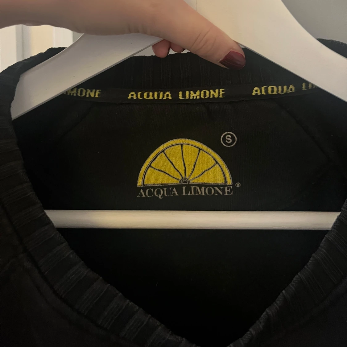 Svart tjocktröja från Acqua Limone - 2