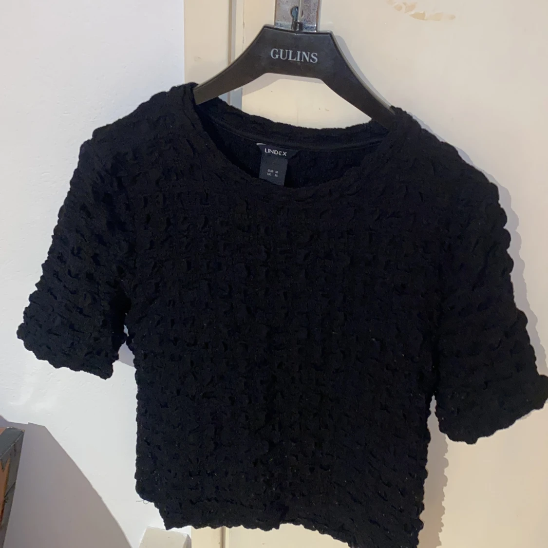 Svart kortärmad topp från Lindex - 1