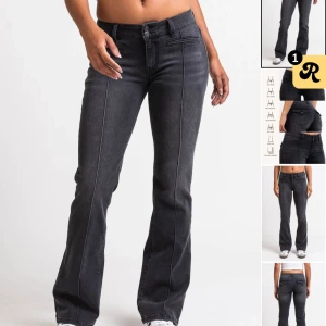 Svarta bootcut jeans - Snygga grå/svarta bootcut jeans med låg midja och dekorativa sömmar på bakfickorna. Använda endast 1 gång! säljs för att som ej kommer till användning, nypris 800 säljs för 650kr , storlek 34, regular, passar mig bra som är 164 och har xs/S i vanliga fall