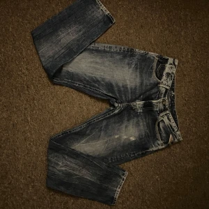 Replay jeans - Ett pr riktigt snygga replay jeans som passar bra till vardag och fest. Storleken är W27. De är i bra skick dm vid frågor