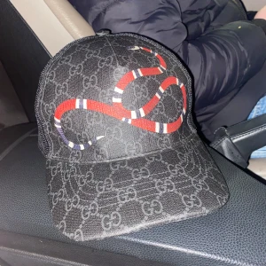 Gucci king snake (Äkta) Storlek: M  - Kommer med allting, låda, dust bag och alla kvitton och certifikat