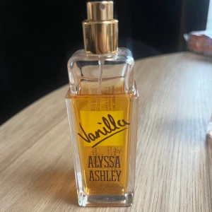 Vanilla by Alyssa Ashley Parfym - 50ML finns inget lock till tyvärr 
