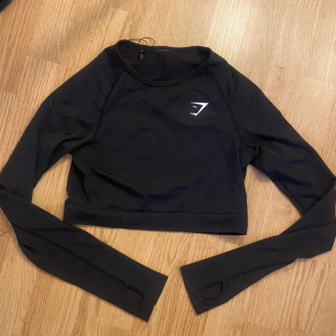 Svart croppad träningstopp från Gymshark