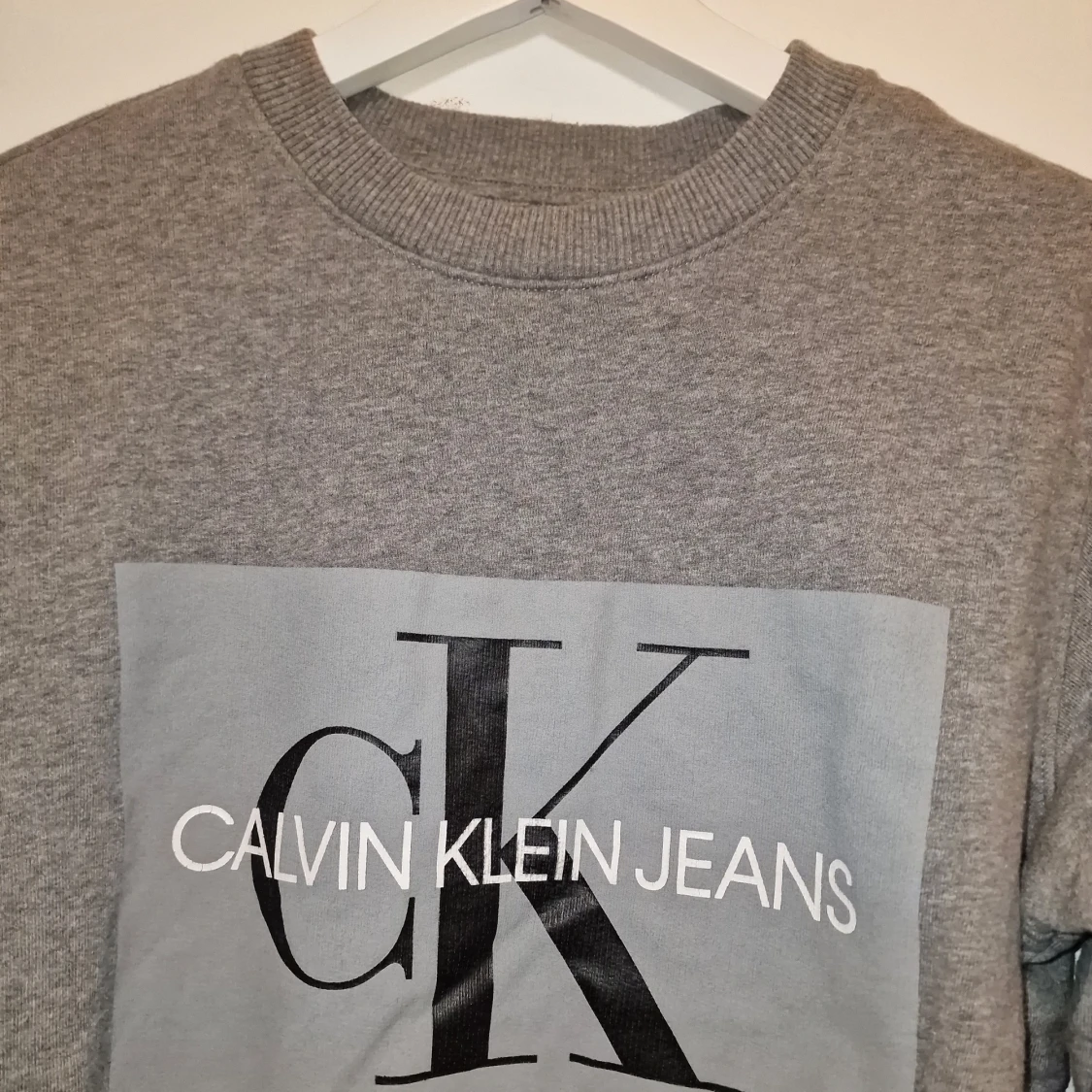 Grå sweatshirt från Calvin Klein - 1