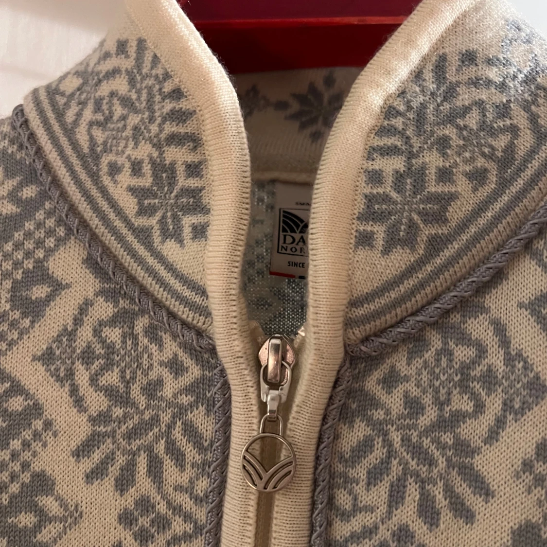 Så fin ljusblå och vit mönstrad kofta från Dale of Norway - 1