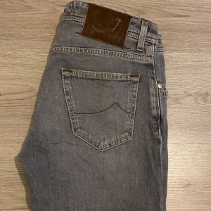 Jacob cohen slim jeans  - Modellen är style 622 och storlek 31. Extremt bra skick utan defekter, skriv om du har någon fundering 