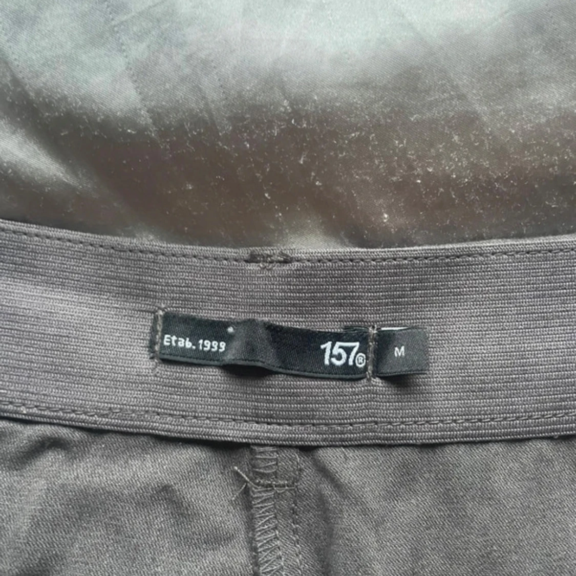 Gråa kostymbyxor  - 3