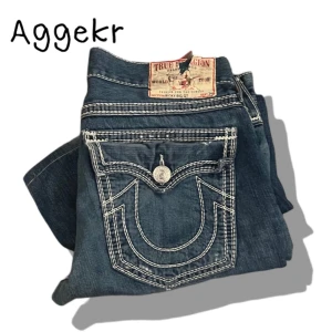 True Religion Jeans Ricky Big QT Rare  - tvär feta og trues, svin rare, tyvärr lite trasiga🤙 Size 34or helt sjukt nais😈