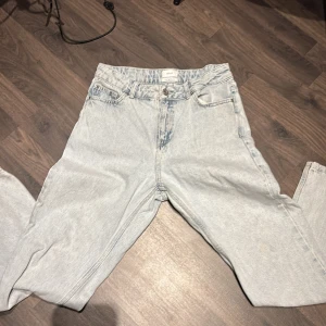 Ljusblå jeansbyxor från grunt - Ljusblå jeans från grunt w27