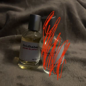 Inspireration av God Of Fire - Goldhaber 271 (God Of Fire)  från oneboldchemist,  unik doft som håller länge och luktar gott. Endast använda för test sprutt och är då nästintill oanvända. Nypris för en flaska 349kr