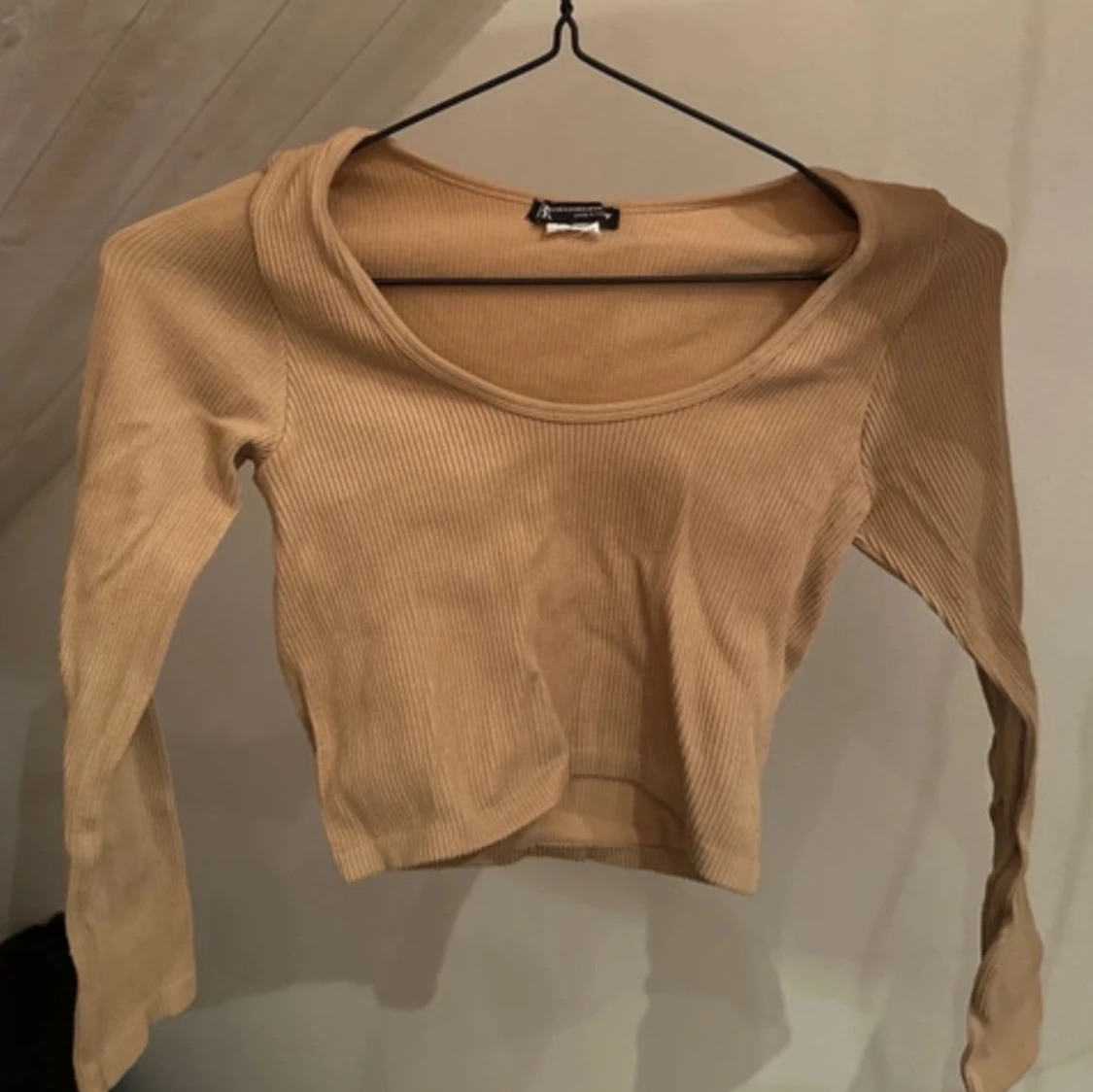 Beige ribbad långärmad topp