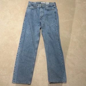 Jeans  - Säljer nu mina jack and Jones jeans i 10/10 skick (aldrig använda). De kostar 600kr nypris och är som helt nya. Bara att skriva om ni har några funderingar. Mvh Liam