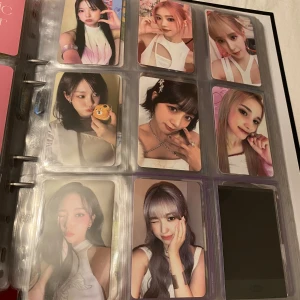 Kep1er photocards pcs pob kpop yujin xiaoting mashiro chaehyun Hikaru bahiyyih youngeun yeseo - Säljer dessa photocardsen. Skickas både med sleeve och i toploader. Skriv privat om ni vill ha mer bilder 🫶 jag säljer även mer photocards på mitt konto och kan ge bra rabatt ifall man köper många 💕