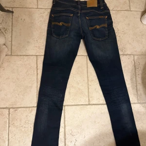 Nudie jeans  - Nudie jeans storlek 29 34 använt en gång väldigt bra skick. Ner syda till typ 32 31 