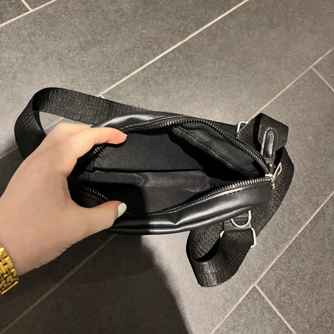 Svart axelväska - 1