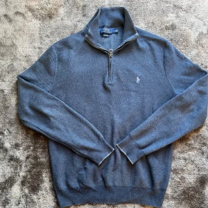  Ralph Lauren half zip - Storlek M, inga hål i bra skick! Äkta såklart 