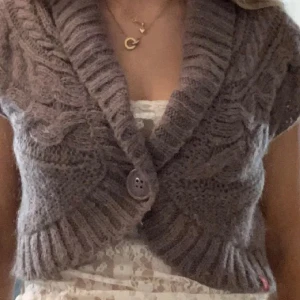 Lila bolero, EDC by ESPRIT, Stl S - Jättefin lila bolero som tyvärr inte kommer till användning. Mycket bra skick! Lägger ut för 250 kr.